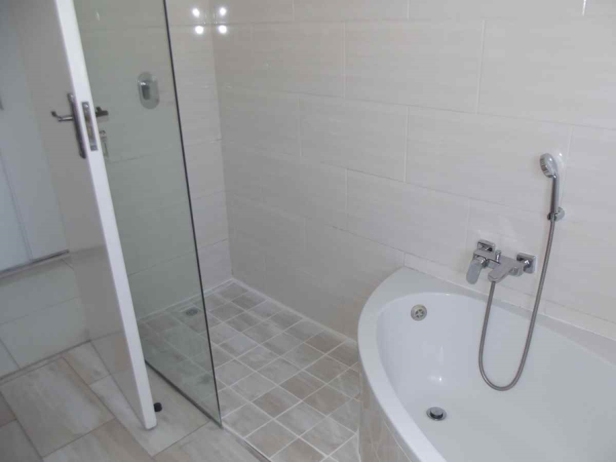 3 Bedroom Property for Sale in Bloubergrant Western Cape